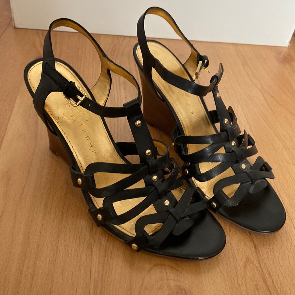 Sz 8 GUC Ivanka Trump Black Wedges